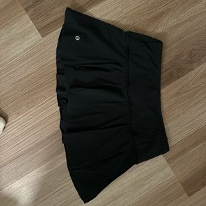 Lululemon 4” tennis skort. Size 4, black